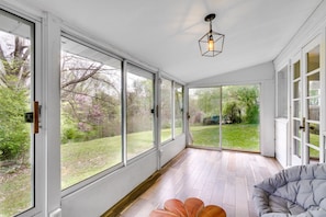 Interior - Updated Home: Central Oak Ridge Location (Oak Ridge)