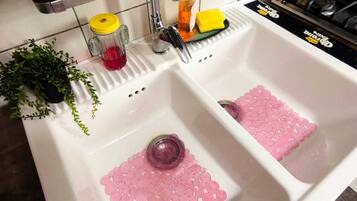 Micro-ondes, four, plaque de cuisson