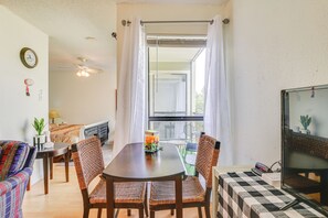 Dining - 3 Mi to Dtwn Fort Worth! Condo w/ Hot Tub & Pool (Fort Worth)