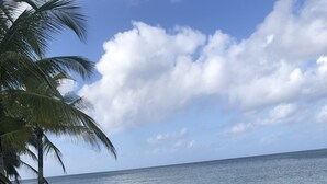 På stranden