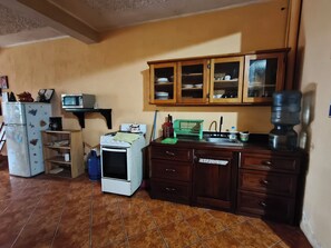 Full-sized fridge, microwave, oven, dishwasher