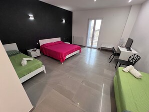 Habitación cuádruple Confort | Sistema de insonorización y wifi gratis