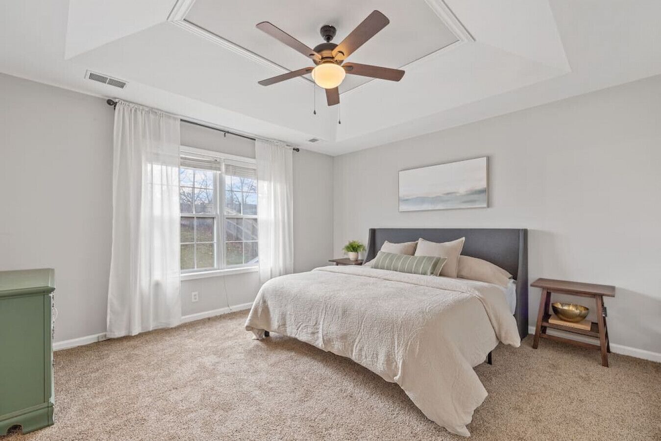 4 多间卧室、办公桌、免费 WiFi、床单