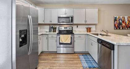 Gov`s Getaway| Cozy 2 BR Near I24 & King Bed