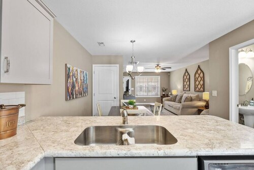 Governor`s Getaway| Cozy 2 BR Near DT & Hospital