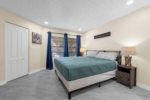 Basic Apartment | 2 bedrooms, desk, free WiFi