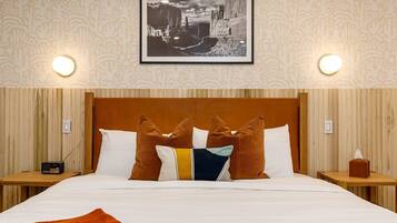 2 bedrooms, desk, iron/ironing board, WiFi