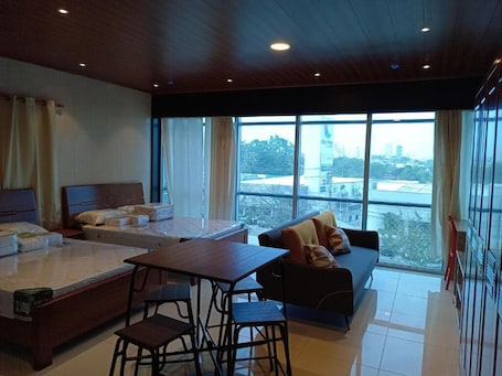 Deluxe Suite, City View | 1 bedroom, individually decorated, individually furnished, desk