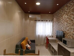 32-inch flat-screen TV with cable channels - Hospedaje Ciste (Panama City)
