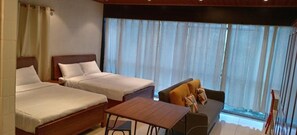 Individually decorated, individually furnished, desk, laptop workspace - Hospedaje Ciste (Panama City)