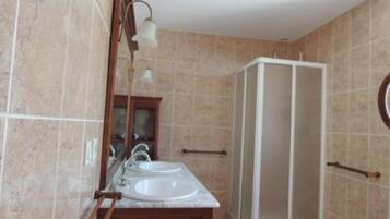 Douche, sèche-cheveux