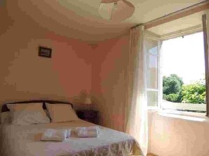 4 chambres, fer et planche à repasser, Wi-Fi gratuit