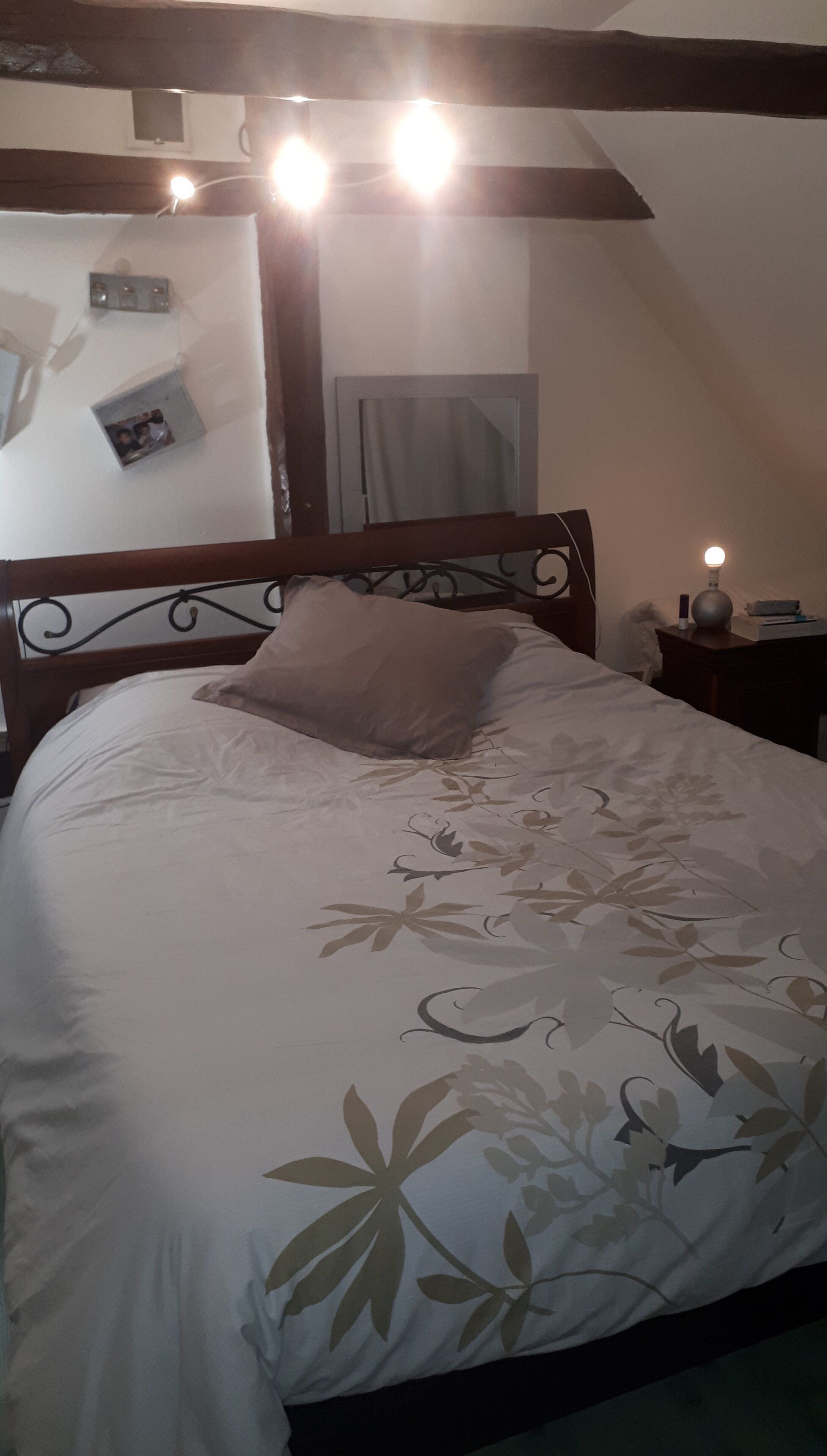 2 bedrooms, iron/ironing board, travel crib, WiFi (free)