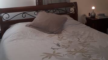 2 bedrooms, iron/ironing board, travel crib, WiFi (free)