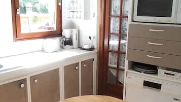 KĂŒhlschrank, Mikrowelle, Ofen, Herdplatte