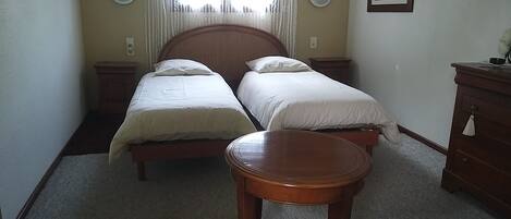 2 makuuhuonetta, silitysrauta/-lauta, vauvan matkasänky, ilmainen Wi-Fi