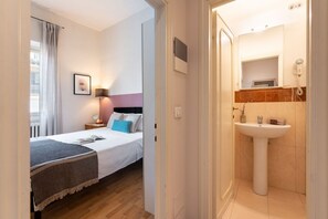 1 habitación, tabla de planchar con plancha, wifi y ropa de cama