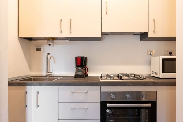 Fridge, microwave, oven, stovetop