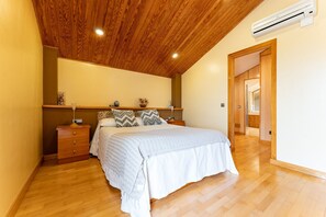 3 makuuhuonetta, silitysrauta/-lauta, ilmainen Wi-Fi, vuodevaatteet