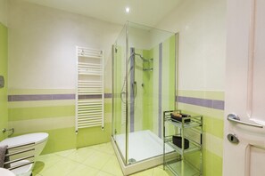 Dusch, hårtork och bidé