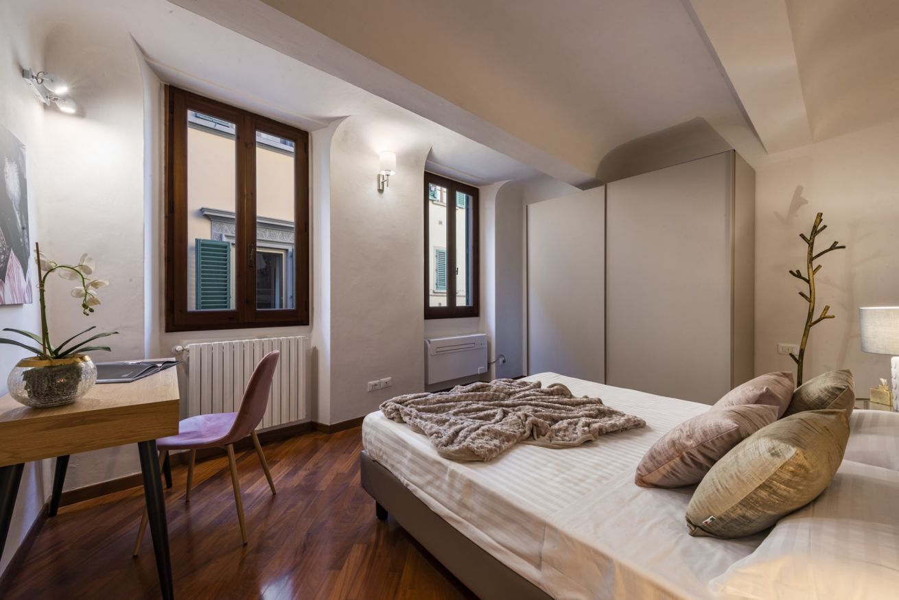 2 bedrooms, desk, iron/ironing board, WiFi