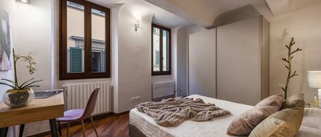 2 bedrooms, desk, iron/ironing board, WiFi