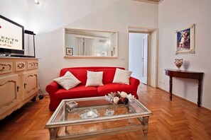 TV - Apartments Florence- Ghibellina 96 (Florence)