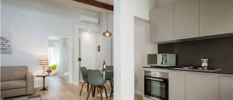 冰箱、微波炉、烤箱、炉灶