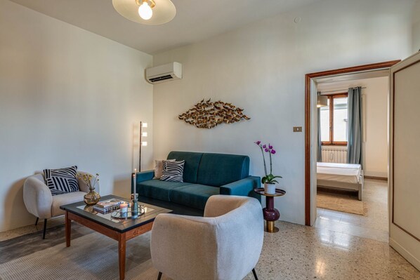 TV, offices - Apartments Florence- San Marco vasari (Firenze)