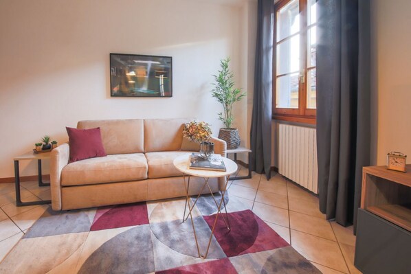 TV - Apartments Florence- Archino di San Piero (Firenze)