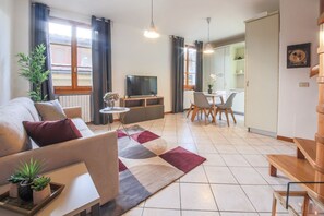 TV - Apartments Florence- Archino di San Piero (Firenze)