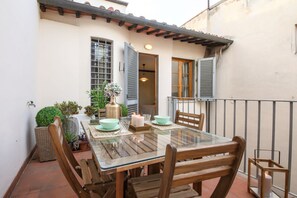 Outdoor dining - Apartments Florence- Archino di San Piero (Firenze)