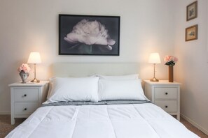 2 bedrooms, iron/ironing board, WiFi