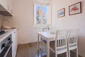 Réfrigérateur, four, plaque de cuisson, lave-vaisselle