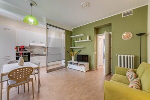 TV - Apartments Florence- Azeglio color (Firenze)