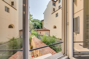 Interior - Apartments Florence- Azeglio color (Firenze)