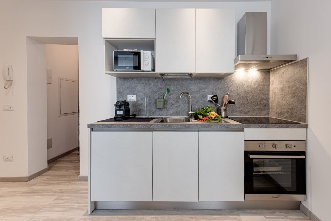 Kühlschrank, Mikrowelle, Ofen, Herdplatte