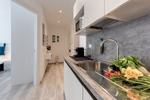 Fridge, microwave, oven, stovetop