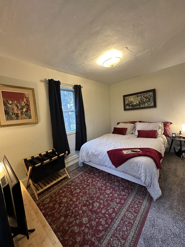 1 bedroom, desk, free WiFi, bed sheets