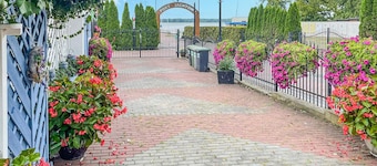 3 bedroom awesome apartment in Nowe Warpno