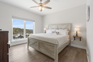 6 室のベッドルーム、アイロン / アイロン台、WiFi (無料)、ベッドシーツ