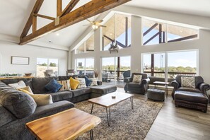 Smart TV, lareira, videogames