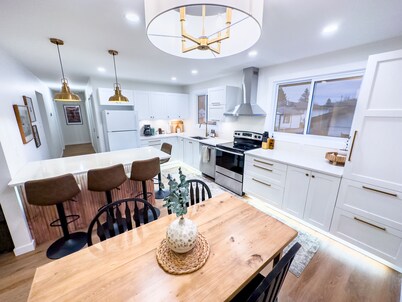 Stylish Luxury in Central Location - Family Friendly!