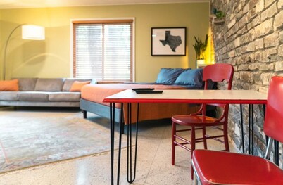 Stylish Studio with Campus View!

