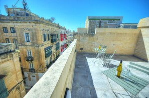 Outdoor dining - Cozy 1bedroom, roof terrace near Valletta DAZZ2 (Floriana)