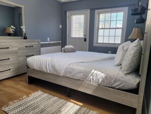 3 bedrooms, in-room safe, desk, iron/ironing board