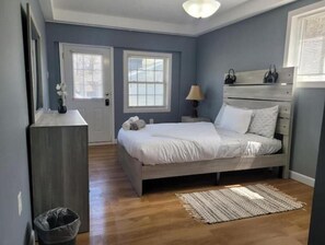 3 bedrooms, in-room safe, desk, iron/ironing board