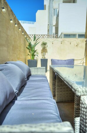 Property grounds - Large & cozy flat, spacious yard, near beach PMIC2 (Sliema)