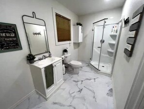 Shower - Little Hacienda on the Farm 2/1 King Bed Farmstead (Rockwall)