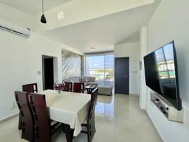 Apartamento | Área de estar | Smart TV 55 polegadas com canais digitais